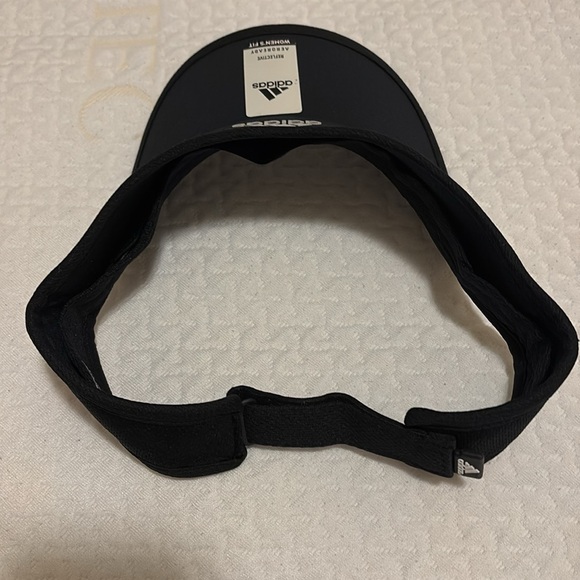 Womem’s Adidas black reflective visor new - Picture 3 of 3